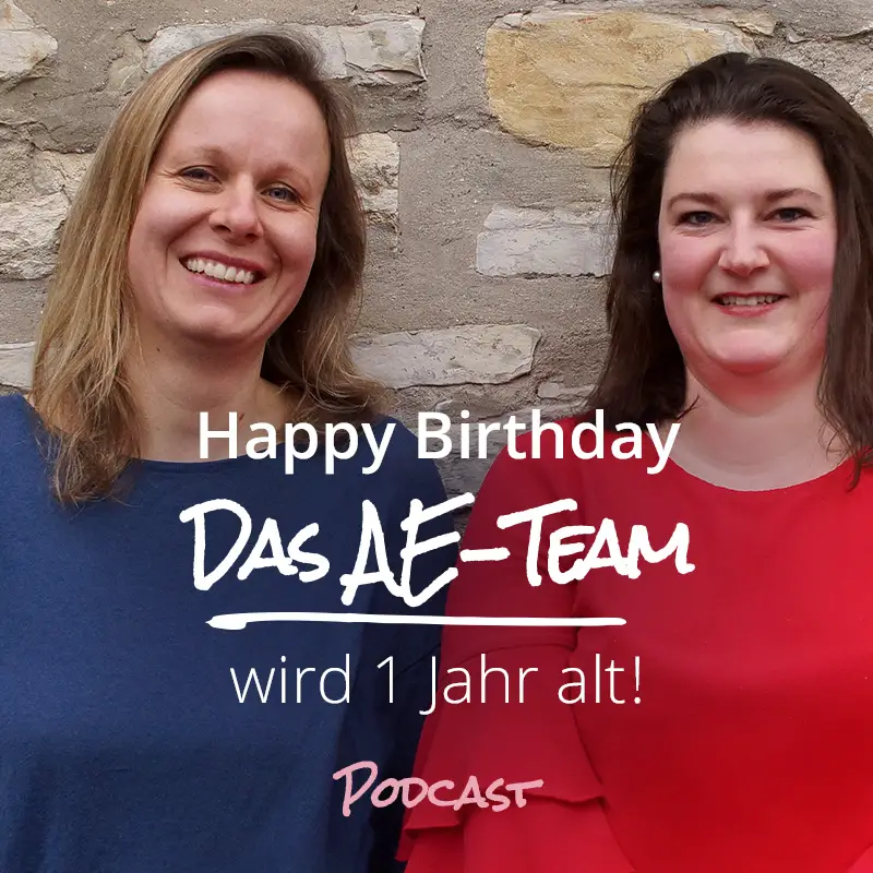 Das AE-Team feiert mit ihrem Podcast ersten Geburtstag