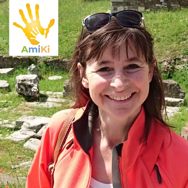Katja hat ihre persönlichen Erfahrungen und Recherchen rund ums Geld, Unterstützung und Beihilfen auf dem Info-Portal AmiKi.de für dich gesammelt.