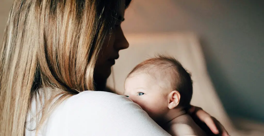 Alleinerziehend mit Baby ist eine Meisterschaft. Mit diesen 10 Tipps und Tricks gelingt der Start in das Familienleben etwas Stress freier.