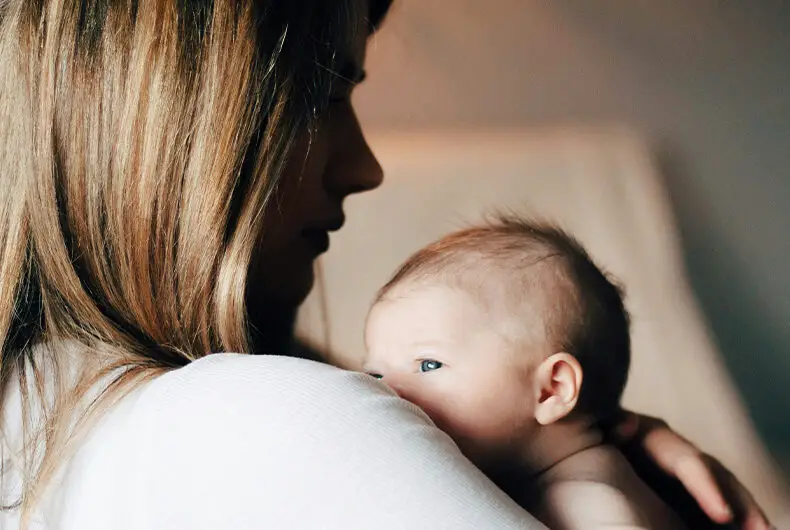 Alleinerziehend mit Baby ist eine Meisterschaft. Mit diesen 10 Tipps und Tricks gelingt der Start in das Familienleben etwas Stress freier.
