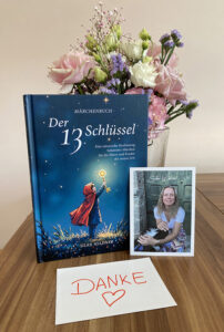 Klassische Märchen sinnreich neu erzählt für Kinder und Eltern – „Der 13. Schlüssel“ hinterfragt alte Märchenbilder und stärkt gleichberechtigte Rollen.