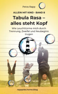 Buchcover „Tabula Rasa – alles steht Kopf“ von Petra Rapp, Band 8 der Reihe „Allein mit Kind“
